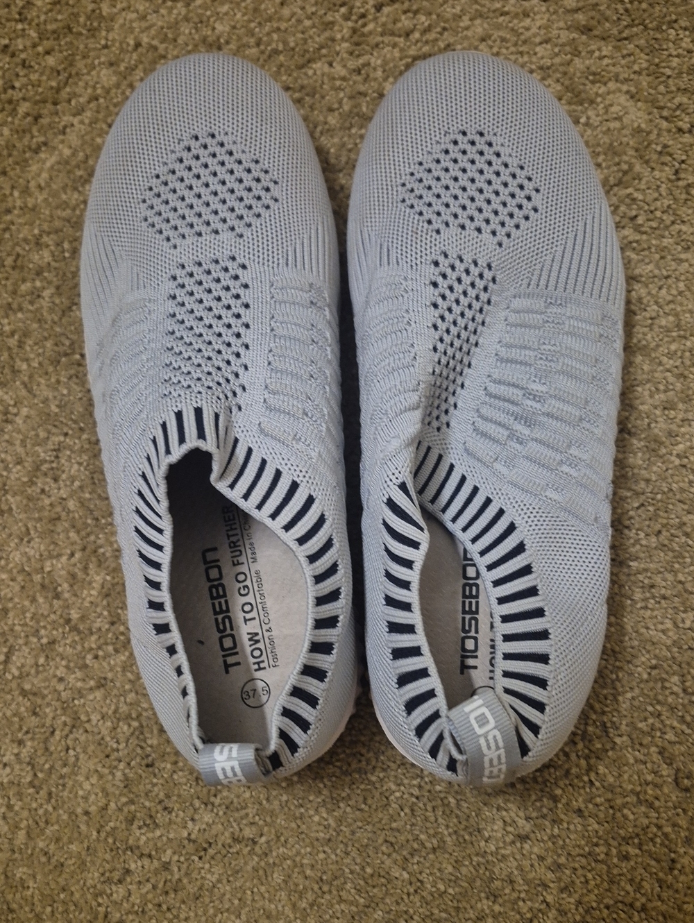 TIOSEBON Men's Slip-On Knit Sneakers in Light Gray